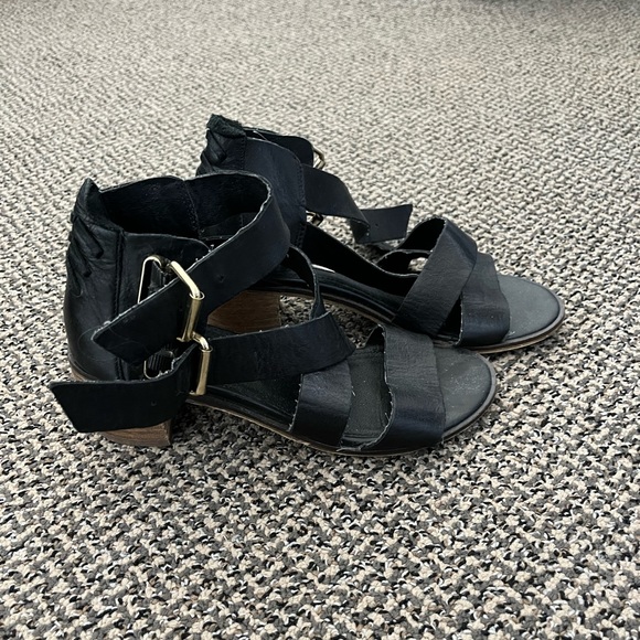 STEVE MADDEN black leather sandals - Picture 1 of 6